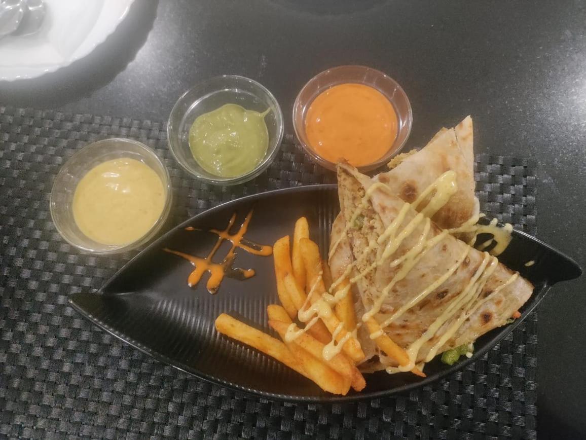 Tierra Hotel Cum Restaurant Kaziranga Luaran gambar